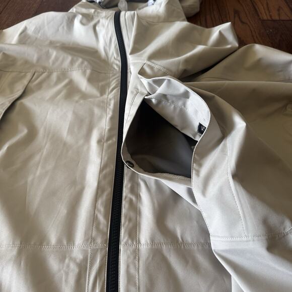 Tilley Packable Hooded Poncho NWT Womens L/XL Beige Waterproof Fabric UPF 50+ - Picture 8 of 15